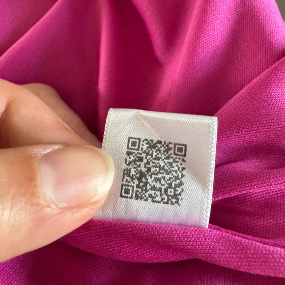 Absolutely adorable Camilyn Beth made in the USA fuschia scalloped dress - Picture 8 of 10